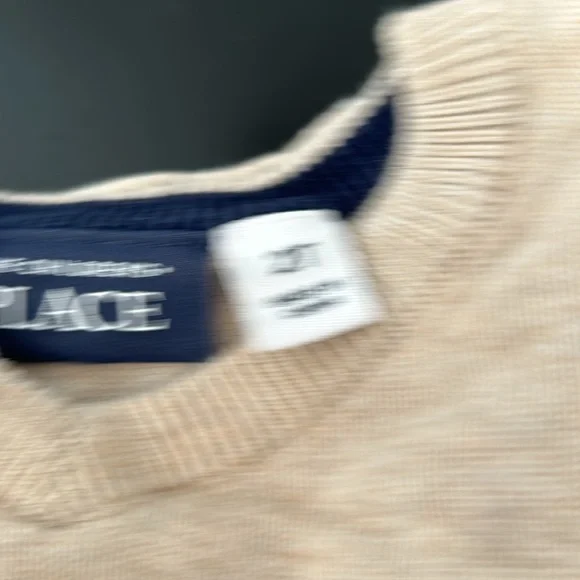 4 sweaters - Picture 2 of 9